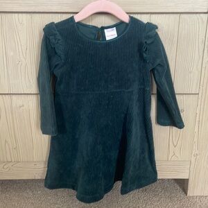 Hanna Andersson forest green corduroy dress. Perfect for the holidays.